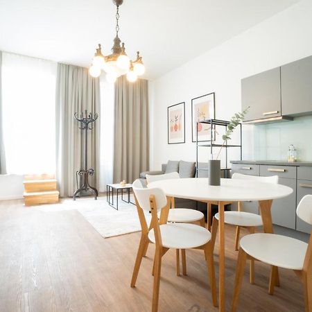 Spacious Apartment With Huge Shared Terrace And Grill Located Between City Centre And Donau River Vienna Exterior photo