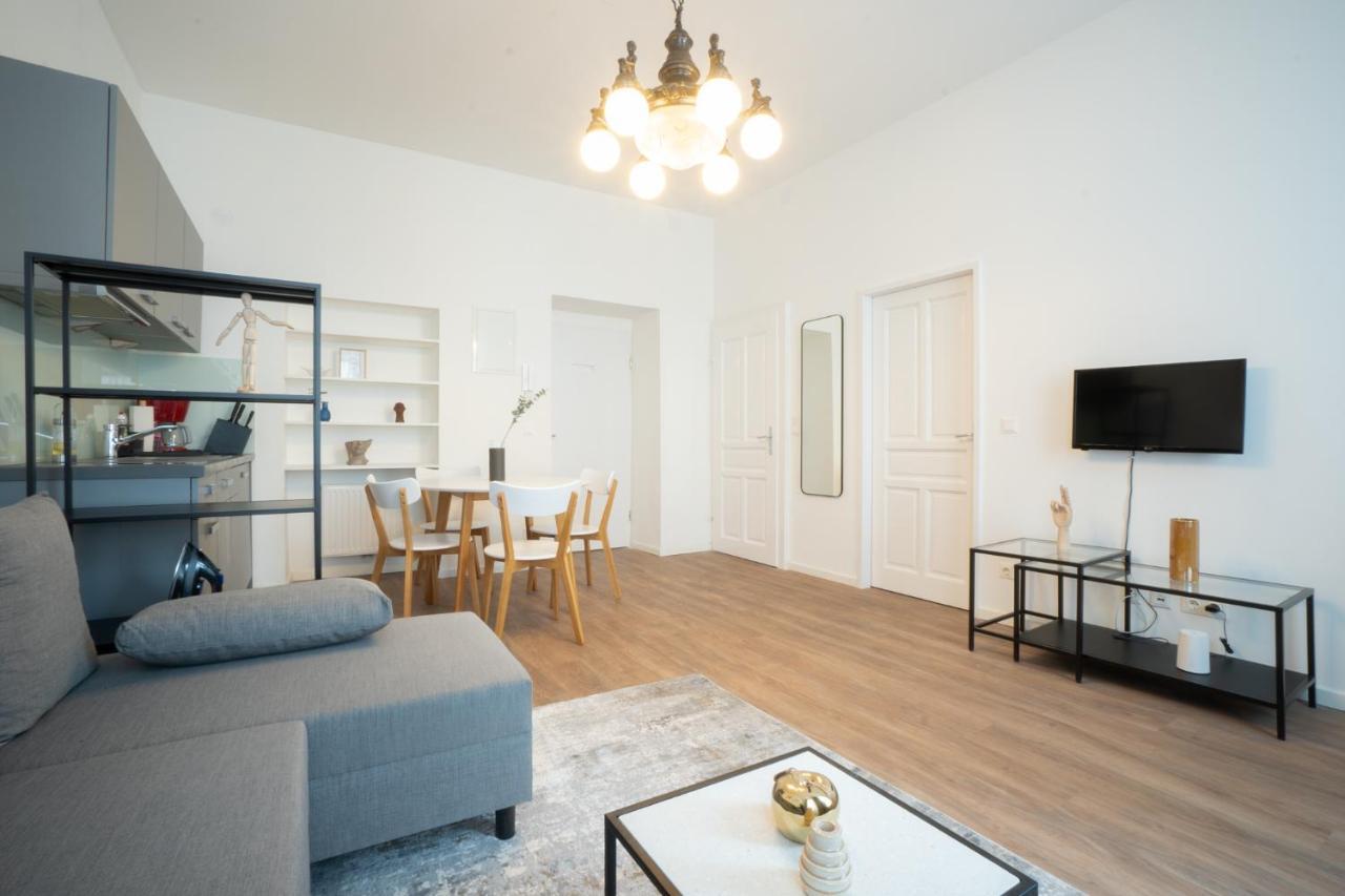 Spacious Apartment With Huge Shared Terrace And Grill Located Between City Centre And Donau River Vienna Exterior photo